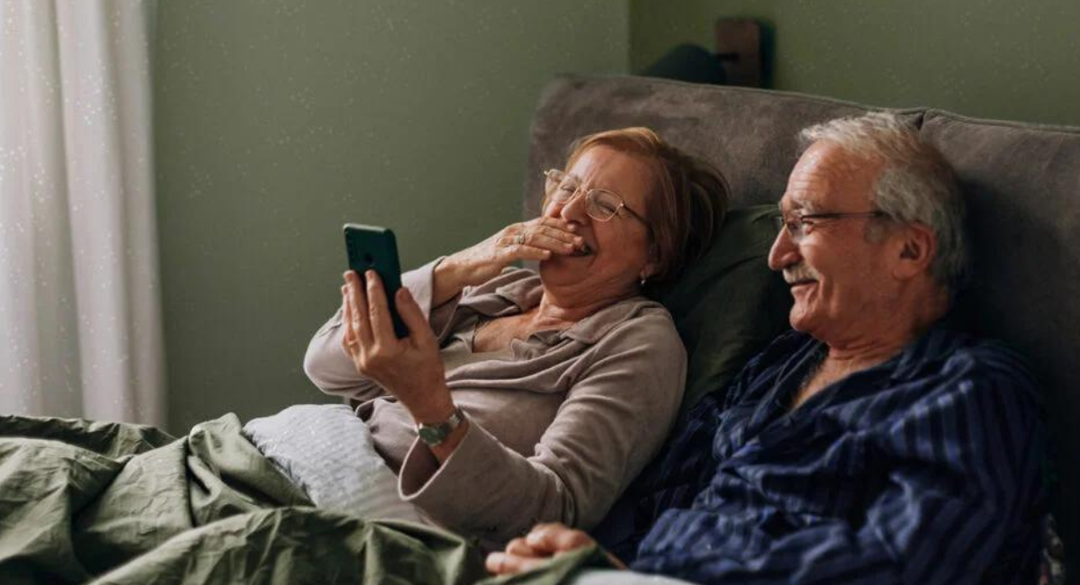 The-Effects-of-Social-Media-on-the-Elderly